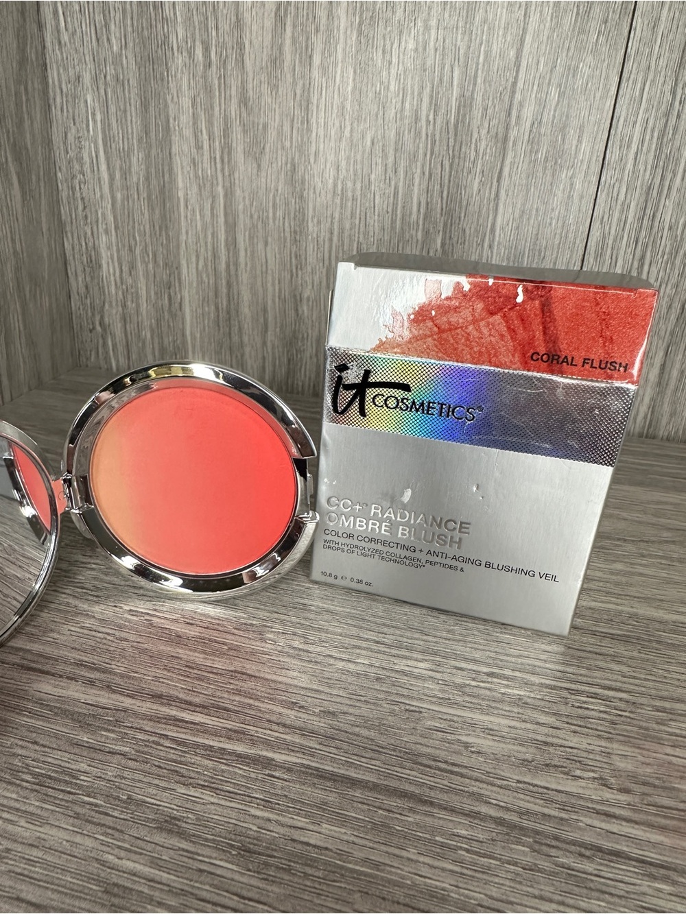 it cosmetics Ombré Blush Compact — Coral Flush